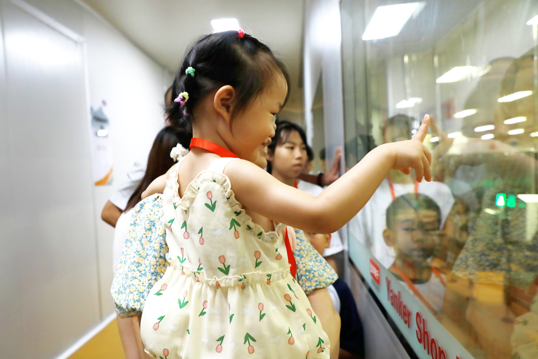 萌娃探班！2025鹽津鋪子員工家人開放日活動正式舉行